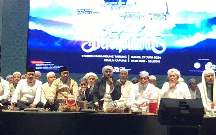 Kapuas Bersholawat Bersama Habib Syech Dihadiri Ribuan Warga