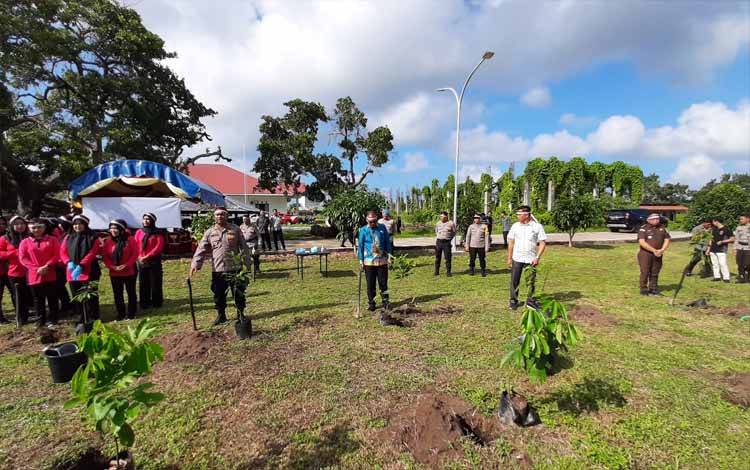 Pemkab Seruyan Apresiasi Penanaman Pohon dalam Rangka HUT ke 78 Bhayangkara