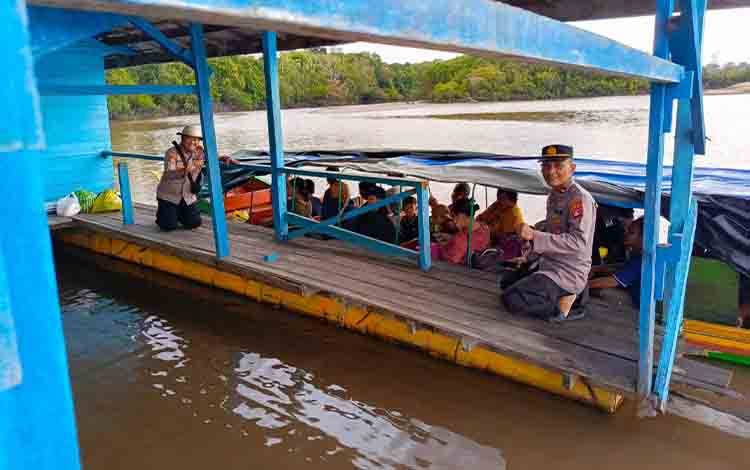 Polsek Rakumpit Larang Masyarakat Praktik Menyetrum Ikan Demi Terjaganya Ekosistem