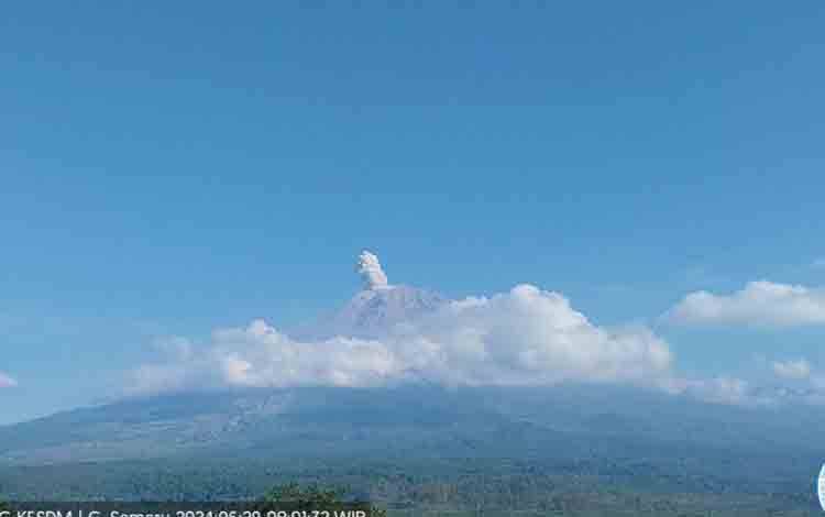 PVMBG: Gunung Semeru Alami Peningkatan Erupsi dan Guguran Lava