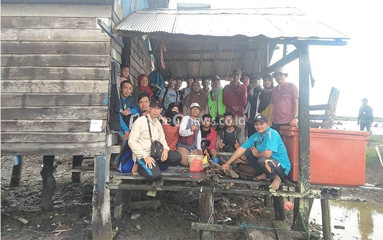 Dinas Perikanan Seruyan Berikan Edukasi Pentingnya Menjaga Ekosistem Mangrove