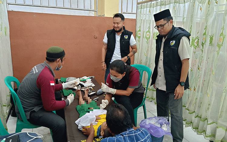 Ketua KNPI Bartim Pantau Sunatan Massal yang Digelar Bersama PHBI
