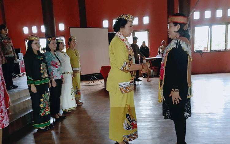 Pengurus Lembaga Perempuan Dayak Pulpis Masa Bakti 2024-2029 Dilantik