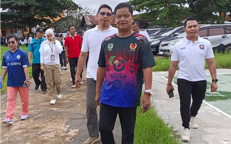 Pj Bupati Seruyan Jalan Sehat Bersama pada Peluncuran Wifi Publik Gratis