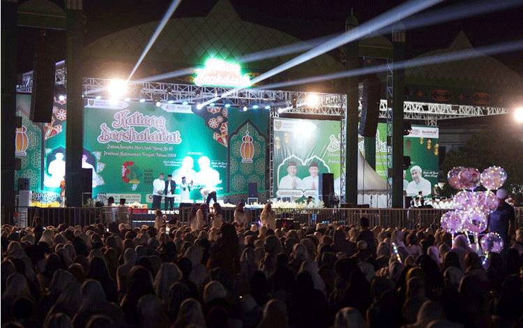 Ribuan Warga Padati Lapangan Sampuraga Ikuti Kalteng Bersholawat