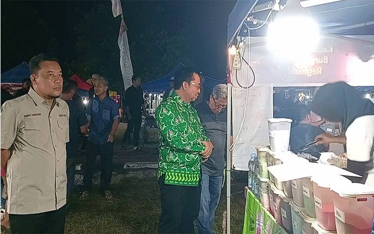 PJ Bupati Sukamara Kunjungi Lapak UMKM di Sukamara Expo 2024