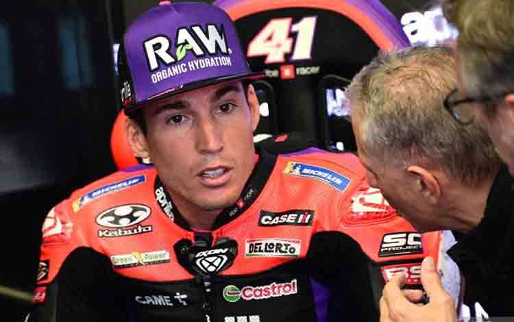 Pembalap Aprilia Racing asal Spanyol, Aleix Espargaro, terlihat saat sesi latihan jelang balapan MotoGP Italia di Mugello pada 31 Mei 2024. (ANTARA/AFP/Marco Bertorello)