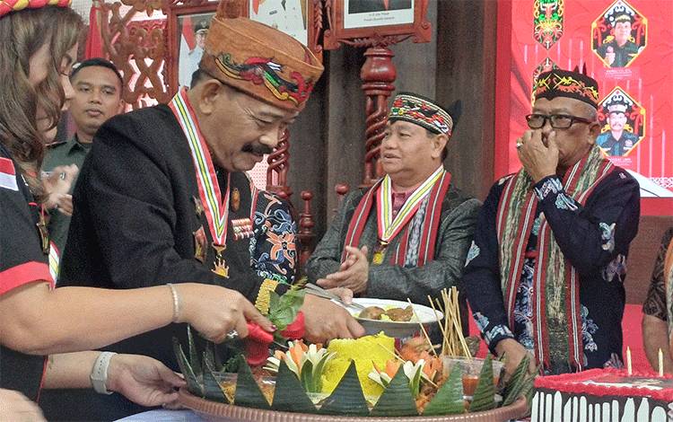 Peringatan HUT ke-14 Gerdayak Indonesia di Aula Rumah Jabatan Bupati Kabupaten Kotawaringin Timur, Sabtu, 6 Juli 2024. (FOTO: DEWIP)