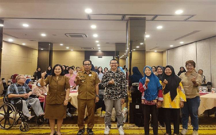 Disdagperin Kalteng Berikan Bimtek Desain Jahit Batik Khas Kalteng
