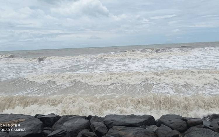 Balawista: Wisatawan Dilarang Berenang di Pantai Selatan Banten