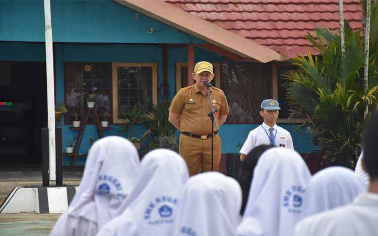 Hadiri Pembukaan MPLS SMKN 3 Kapuas, Ini Pesan Sekda