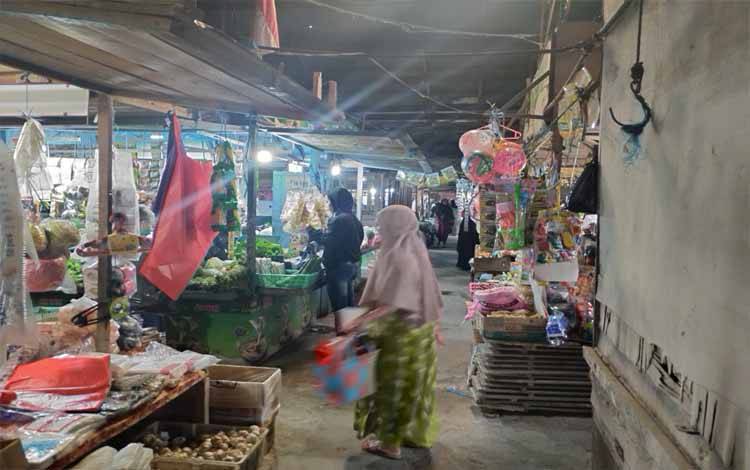 Pasar, salah satu pusat perekonomian masyarakat. Inflasi menjadi salah satu faktor yang memberi pengaruh pada tingkat kemiskinan di Kalteng.(FOTO: TESTI PRISCILLA)