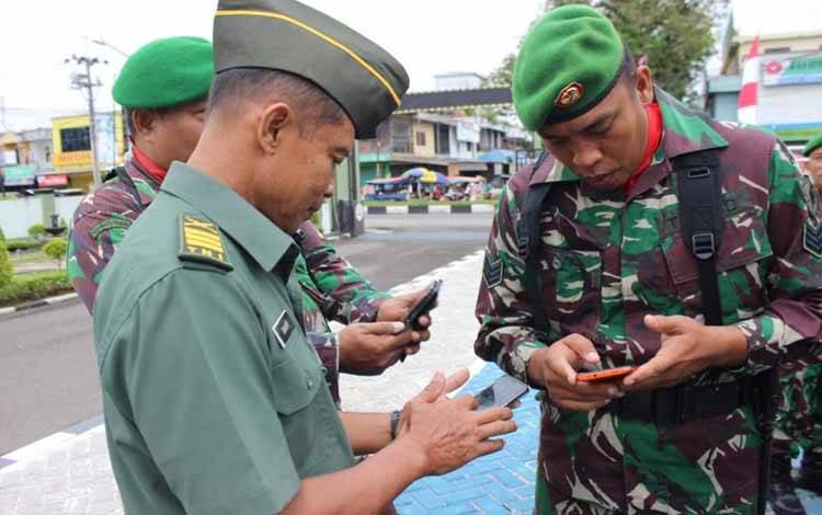 Kodim Palangka Raya Lakukan Pemeriksaan HP Anggota untuk Cegah Judi Online