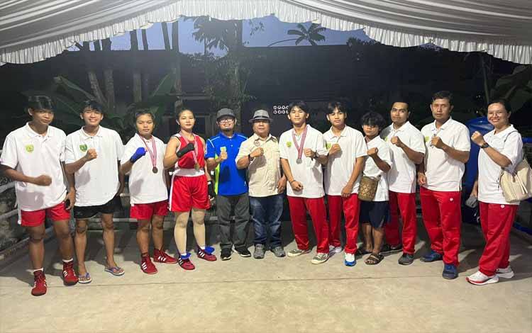 Atlet Tinju Barito Timur Raih 2 Medali Emas Pada Selekda Pra Popnas