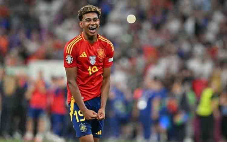 Pemain muda Spanyol Lamine Yamal merayakan kemenangan Spanyol atas Prancis pada laga babak semifinal yang berakhir 2-1 di Football Arena, Munich. ANTARA/AFP/MIGUEL MEDINA