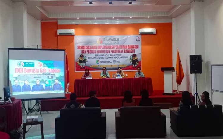 Bawaslu Kapuas Sosialisasi Perbawaslu dan Produk Hukum Non Perbawaslu
