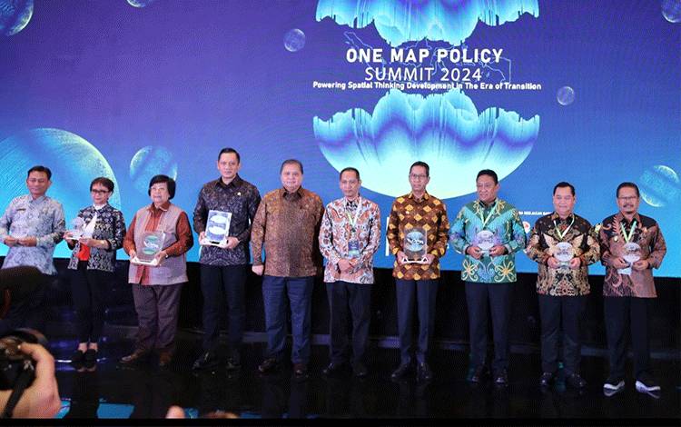 Pemkab Kotim Terima Penghargaan One Map Policy Summit 2024