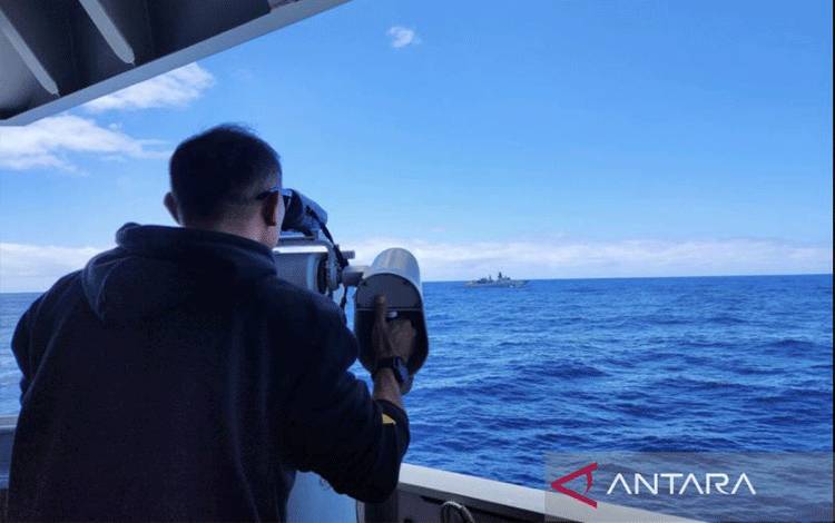 KRI Raden Eddy Martadinata-331 latihan uji penembakan senjata meriam 76 mm di Samudera Pasifik dalam Latihan Bersama (Latma) Rim of Pacific (Rimpac) 2024, Jumat (12/7/2024). ANTARA/HO-Dinas Penerangan TNI Angkatan Laut.