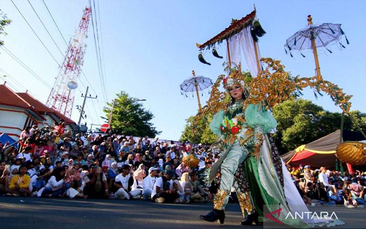 Peserta Banyuwangi Ethno Carnival 2024. Sabtu (13/7/2024) ANTARA/ Budi Candra Setya