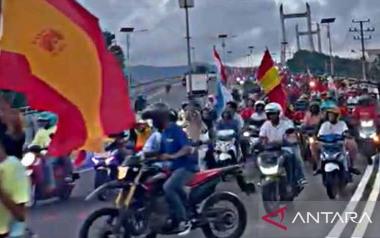 Penggemar Spanyol Ramaikan JMP Konvoi Juara Piala Eropa di Ambon