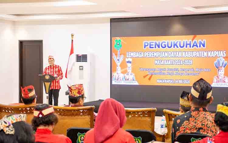 Hadiri Pengukuhan Lembaga Perempuan Dayak Kapuas Masa Bakti 2024-2028, Ini Harapan Staf Ahli Bupati