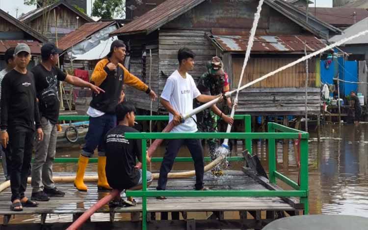 Suasana saat kegiatan Pemdes Pulau Mambulau gelar pelatihan Damkar. (FOTO: IST)