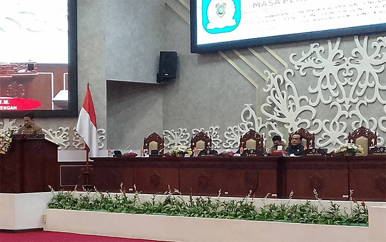 DPRD Kalteng Rapat Paripurna Jawaban Gubernur soal Pemandangan Umum Fraksi terhadap 3 Raperda