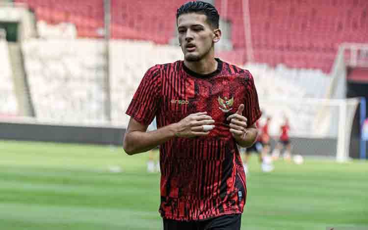 Justin Hubner kembali ke Wolves