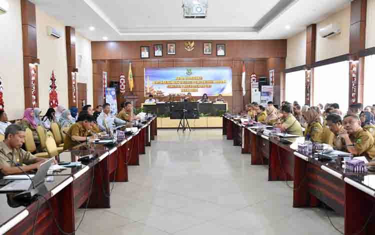 Suasana saat Rakordalev Pembangunan Daerah semester 1 Kabupaten Kapuas, bertempat di Aula Bapelitbangda pada Selasa, 16 Juli 2024. (FOTO: IST)