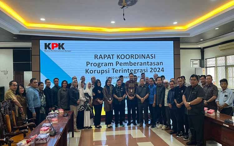 Jajaran DPRD Kapuas usai rapat koordinasi bersama KPK, bertempat di ruang rapat gabungan komisi DPRD Kapuas pada Selasa, 16 Juli 2024. (FOTO: IST)