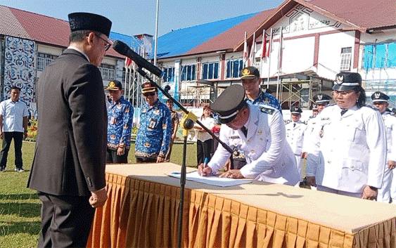 Pj Bupati Barito Timur Kukuhkan Perpanjangan Masa Jabatan 99 Kades