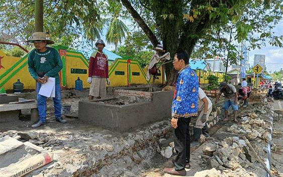 Dinas PUPR Barito Timur Perindah Taman Depan SDN 3 Tamiang Layang