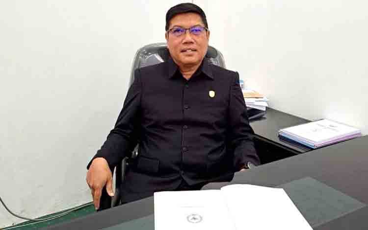Ketua Komisi II DPRD Barito Utara, Karianto Saman. (Foto: Dhani)