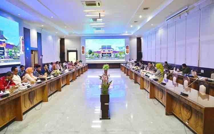?Rapat Kerja Pansus Rancangan Peraturan Daerah (Raperda) Provinsi Kalteng, di Palangka Raya, Rabu, 17 Juli 2024.