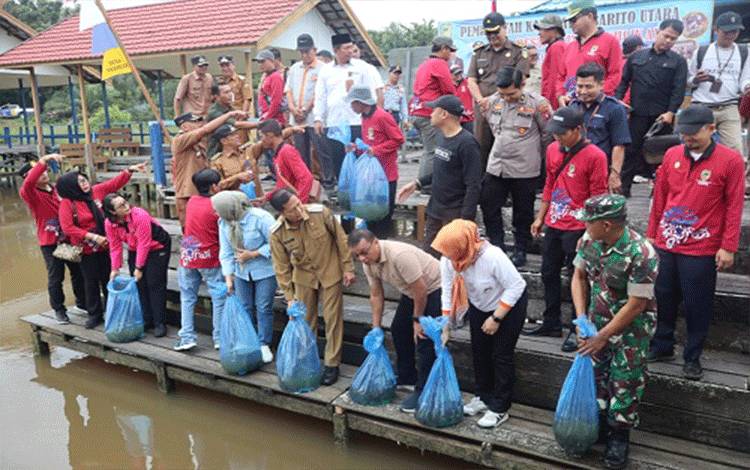 Kodim 1013 Muara Teweh Dukung Restocking Benih Ikan
