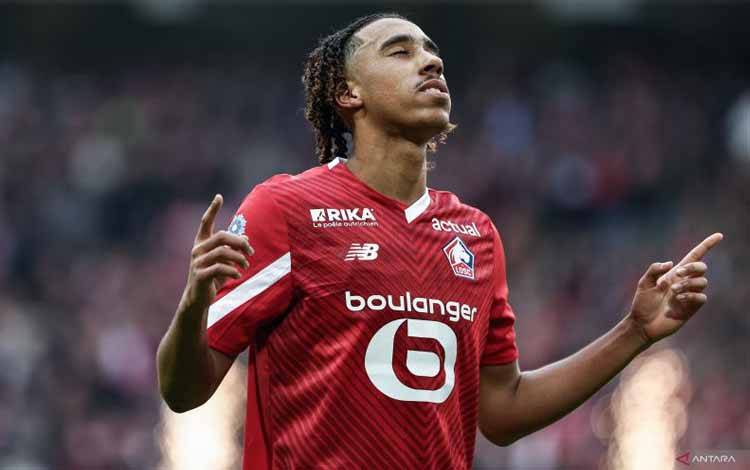 Leny Yoro Segera Lakukan Tes Medis Bersama Manchester United
