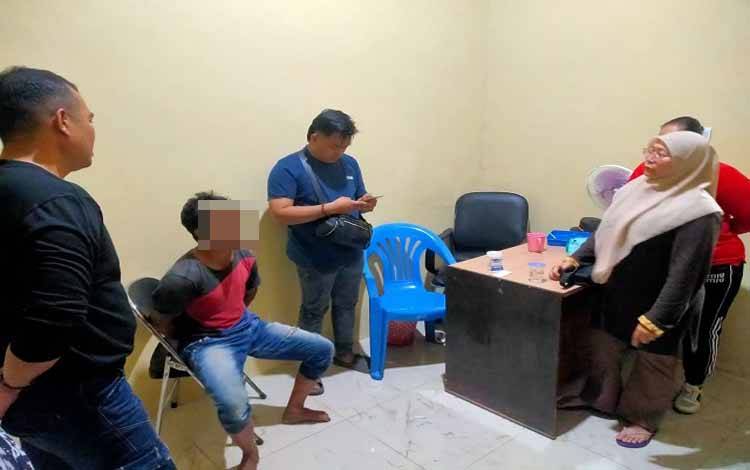 Seorang Pria Ngamuk Bawa Mandau di Pulang Pisau