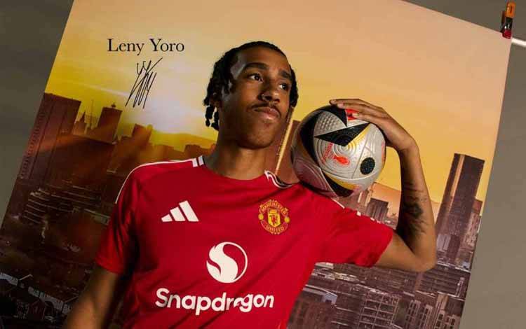 Manchester United Rampungkan Transfer Leny Yoro dari Lille