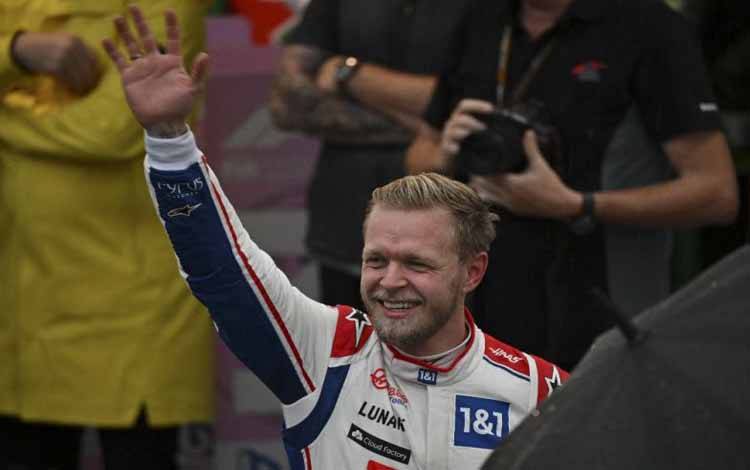 Pembalap tim F1 Haas asal Denmark Kevin Magnussen saat memenangi sesi kualifikasi di Autodromo Jose Carlos Pace racetrack, Sao Paulo, Brazil, pada 12 November 2022, menjelang Grand Prix F1 Brazil. (Photo by NELSON ALMEIDA / POOL / AFP) (AFP/NELSON ALMEIDA)