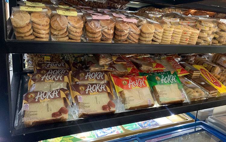 Roti Aoka yang dijual di beberapa toko (Foto : PATHUR)