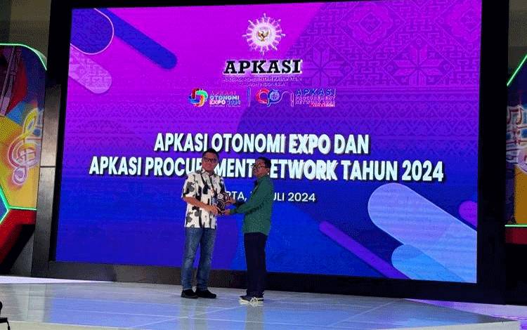 BPDPKS Dapatkan Penghargaan Juara Kategori Edukatif APKASI