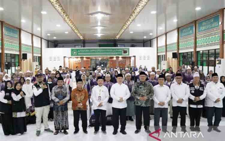 Jemaah Haji Kloter Terakhir Embarkasi Banjarmasin Tiba di Bandara