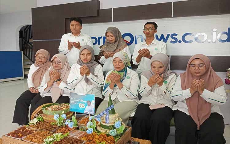 Karyawan Borneonews-Palangka Post juga Syukuran Hari Ulang Tahun ke-66 H. Abdul Rasyid AS