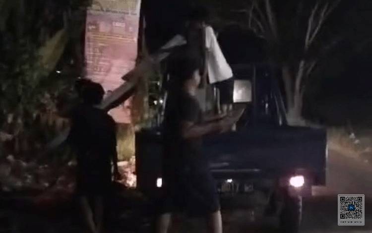 Pelaku Pembuangan Sampah Sembarangan Tertangkap Tangan Oleh Ketua RT 26 Sidorejo