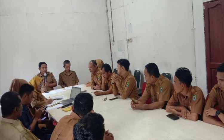 Camat Kapuas Kuala Pimpin Musyawarah Antardesa Bahas Kegiatan PISEW 2024