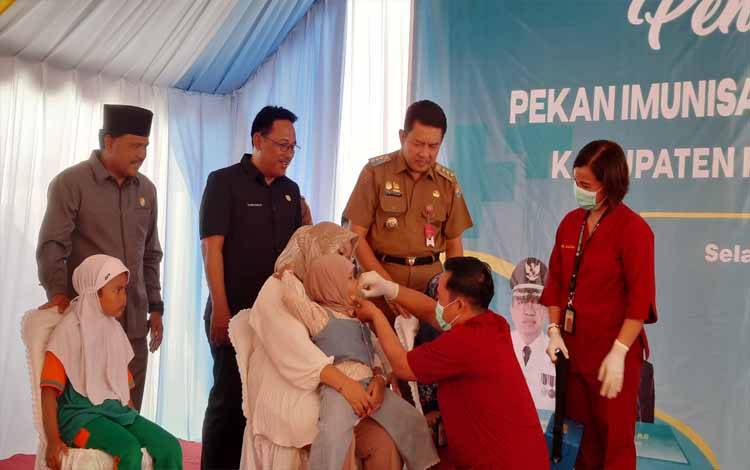 Pj Bupati Kobar Buka Pencanangan Pelaksanaan Pekan Imunisasi Polio 2024