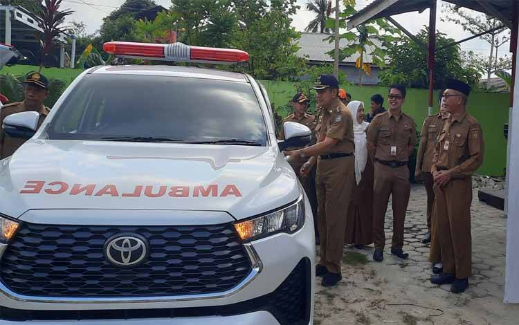 Pemkab Kobar Serahkan 5 Ambulan Darat dan 2 Ambulan Air