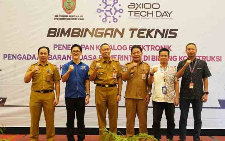 ?Foto bersama saat?Bimtek Percepatan Penerapan Katalog Elektronik Pengadaan Barang/Jasa di Palangka Raya, Selasa, 23 Juli 2024.?(FOTO: ABDAN)