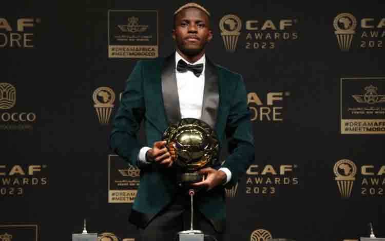 Osimhen Kekeh Tinggalkan Napoli Meski Pembicaraan dengan PSG Terhenti
