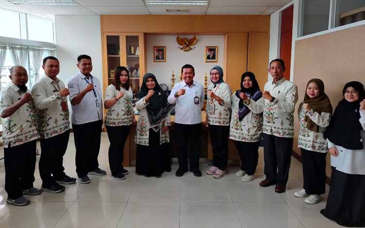 Kepala Dinas Perikanan Seruyan, Halidah dan jajaran saat melakukan kunjungan ke KKP-RI (Foto : Ist)